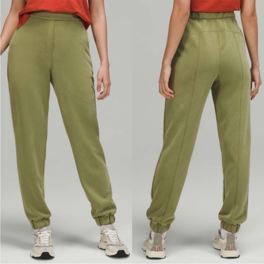 LULULEMON Softstreme Relaxed High-Rise Pant in Bronze Green Size 6